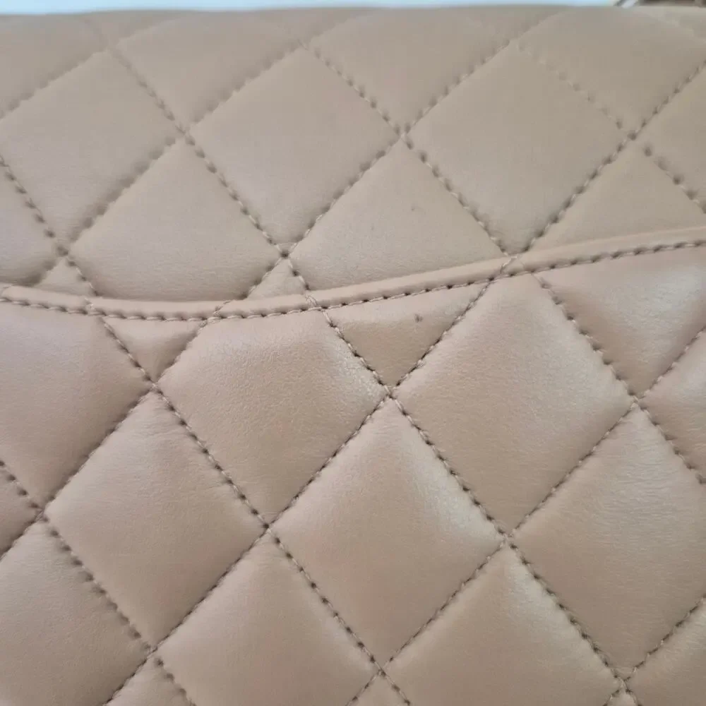 Chanel 22B Medium Classic Flap Lambskin Beige